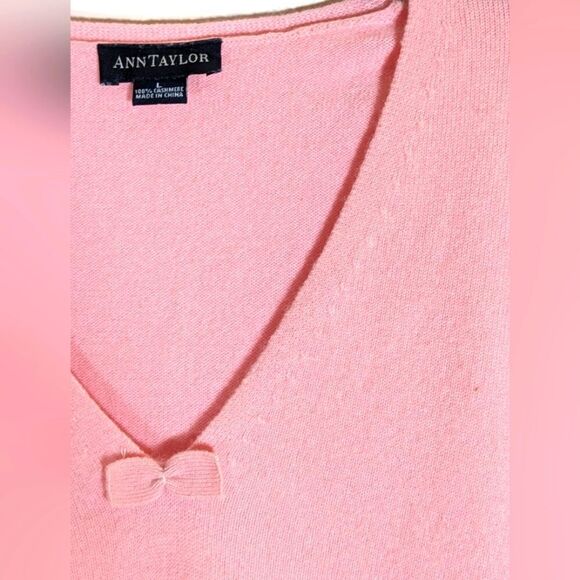 Ann Taylor 100% Cashmere Pink V-Neck Sweeter 3/4 Sleeve With Bow Size Large - Picture 3 of 7